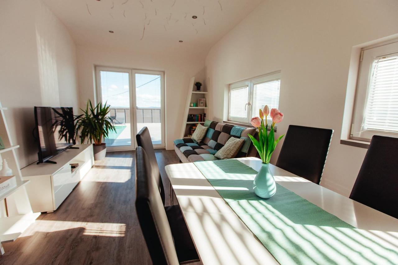 Sunny Oak Estate Leilighet Mengeš Eksteriør bilde